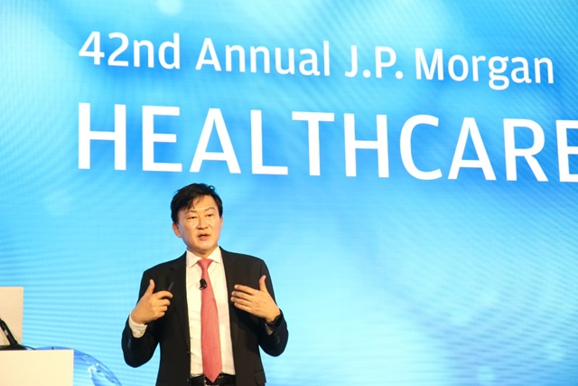 3월 정기주주총회 시즌을 앞두고 제약바이오 업계 전문경영인 재선임 여부에 이목이 쏠린다. 특히 2020년 취임 이후 대형 수주를 잇달아 따낸 존림(사진) 삼성바이오로직스 대표는 사실상 연임이 확정됐다는 평가다. /삼성바이오로직스