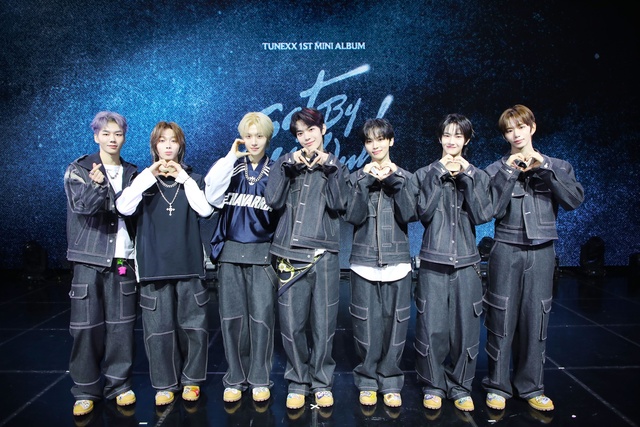 튜넥스가 3일 데뷔 앨범 'SET BY US ONLY' 발표 쇼케이스를 개최, 완성도 높은 퍼포먼스에 패기를 더해 빈틈 없이 강렬한 에너지를 발산했다. /IST엔터