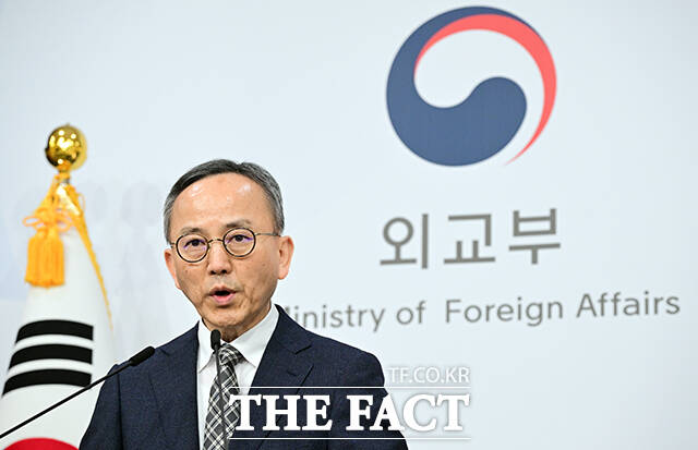 박일 외교부 대변인이 3일 오후 서울 종로구 외교부 청사에서 중동 사태와 관련해 교민 귀국 대책에 대해 브리핑을 하고 있다. /임영무 기자