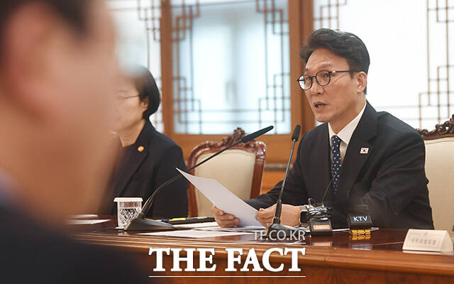 김민석 국무총리가 3일 오후 서울 종로구 정부서울청사에서 열린 중동 상황점검 관계 긴급 관계부처회의에서 모두발언을 하고 있다. /박상민 기자