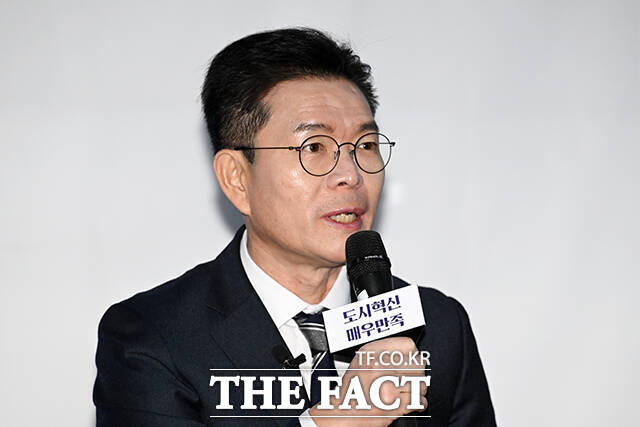 정원오 성동구청장이 8일 오후 서울 영등포구 문래동 올댓마인드에서 열린 ‘도시혁신, 매우만족’ 북콘서트에 참석해 발언하고 있다. /서예원 기자