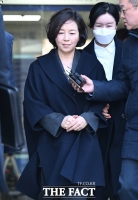  구속 기로 놓인 '1억 공천헌금' 김경...질의에는 '묵묵부답' [TF사진관]