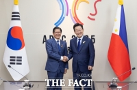  李 대통령, 필리핀 도착…마르코스 대통령과 정상회담