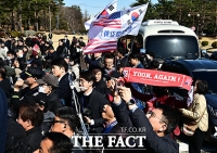  '집부터 팔아라' 조롱 속 '성조기·윤어게인' 뒤엉킨 장동혁의 가시밭길 [오승혁의 '현장']