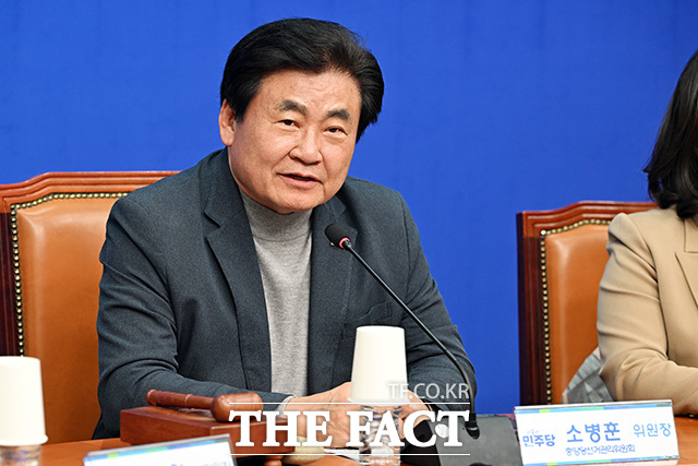 민주당 중앙당선거관리위원회 제1차 회의에서 모두발언 하는 소 위원장.