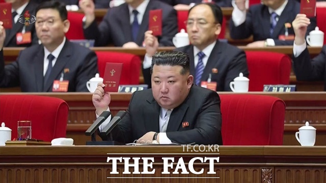 북한이 오는 15일 최고인민회의 대의원 선거를 진행한다. 사진은 김정은 북한 국무위원장. /뉴시스, 조선중앙TV 갈무리