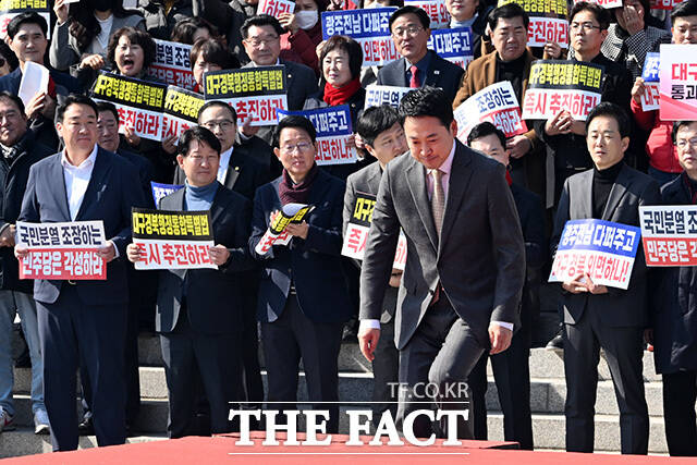 규탄대회 참석해 발언하는 장 대표.