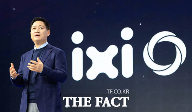 홍범식 LG유플러스 대표가 2일(현지시간) 스페인 바르셀로나 피라 그란 비아 전시장에서 열린 '모바일 월드 콩그레스(MWC)2026'에서 기조연설 하고 있다. /바르셀로나=사진공동취재단