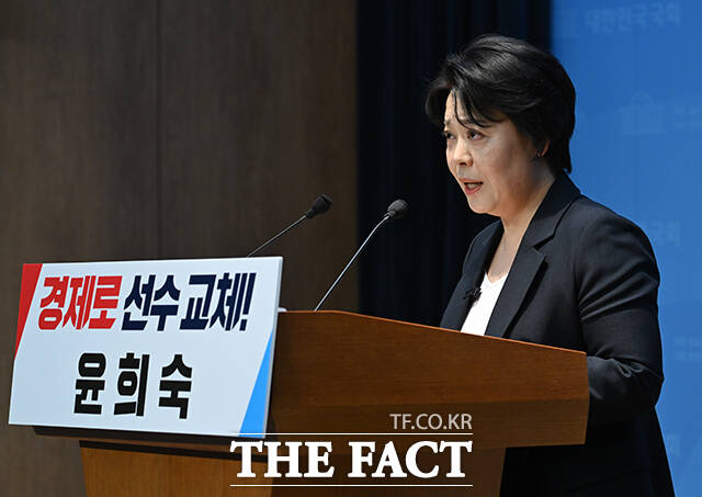 윤희숙 전 국회의원이 4일 오전 서울 여의도 국회 소통관에서 서울시장 출마선언을 하고 있다. /국회=박헌우 기자