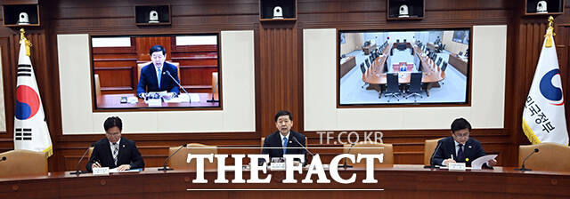 구윤철 부총리 겸 재정경제부 장관이 4일 오전 서울 종로구 정부서울청사에서 열린 개정 노동조합법 관련 관계장관회의에 참석해 모두발언을 하고 있다. /임영무 기자