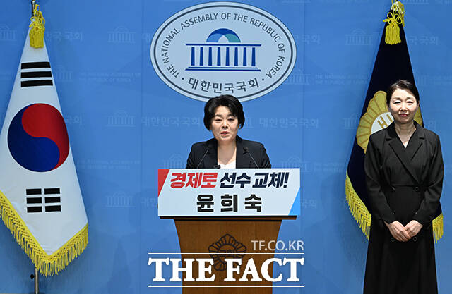 윤희숙 전 국회의원이 4일 오전 서울 여의도 국회 소통관에서 서울시장 출마선언을 하고 있다. /국회=박헌우 기자