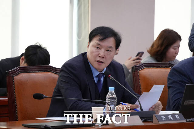 조계원 의원이 4일 열린 국회 문화체육관광위원회 전체회의 문화체육관광부 업무보고에서 올림픽 중계 독점 문제와 보편적 시청권 보장을 위한 제도 개선 필요성을 언급하고 있다. /조계원 국회의원