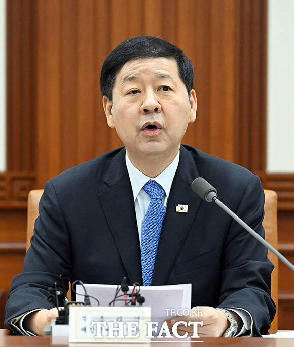 구윤철 부총리 겸 재정경제부 장관이 4일 오전 서울 종로구 정부서울청사에서 열린 개정 노동조합법 관련 관계장관회의에 참석해 모두발언을 하고 있다. /임영무 기자