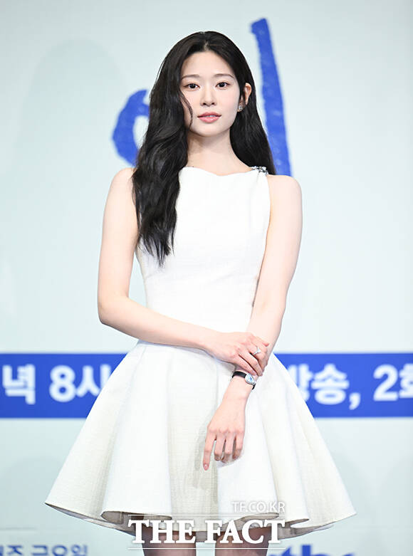 배우 김민주가 5일 오후 서울 구로구 더 링크 서울 호텔에서 열린 JTBC 새 금요시리즈 '샤이닝' 제작발표회에 참석해 포즈를 취하고 있다. /박헌우 기자