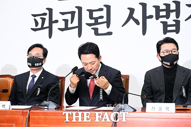 장동혁 국민의힘 대표가 5일 오후 서울 여의도 국회에서 열린 최고위원회의에서 모두발언을 하고 있다. /국회=남용희 기자