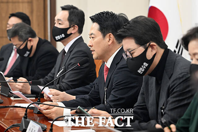 '파괴된 사법 정의' 검은 마스크 착용한 국민의힘 지도부.