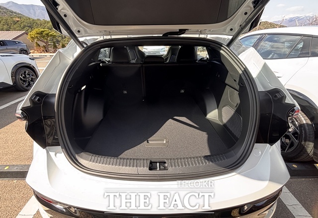 르노 필랑트 트렁크 공간. 기본 적재 용량은 633L다. /황지향 기자