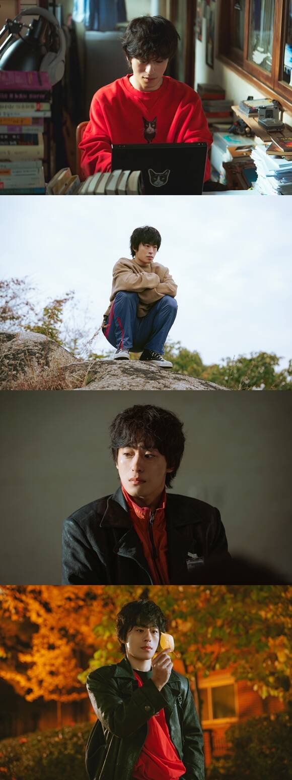 JTBC 새 토일드라마 '모두가 자신의 무가치함과 싸우고 있다'에 출연하는 배우 구교환의 캐릭터 스틸이 공개됐다. /스튜디오 피닉스·SLL·스튜디오 플로우