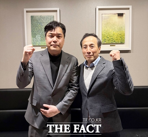 서희철 대전시 서구청장 예비후보(왼쪽)가 5일 후원회장으로 류혁 전 법무부 감찰관(오른쪽)을 위촉했다. /서희철 예비후보