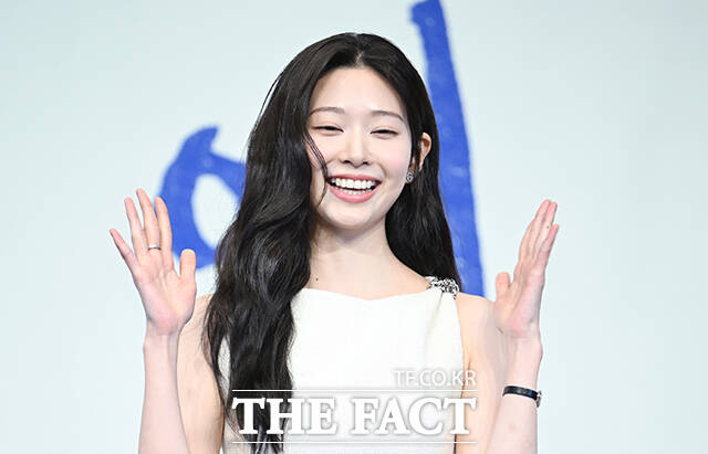 배우 김민주가 5일 오후 서울 구로구 더 링크 서울 호텔에서 열린 JTBC 새 금요시리즈 '샤이닝' 제작발표회에 참석해 포즈를 취하고 있다. /박헌우 기자