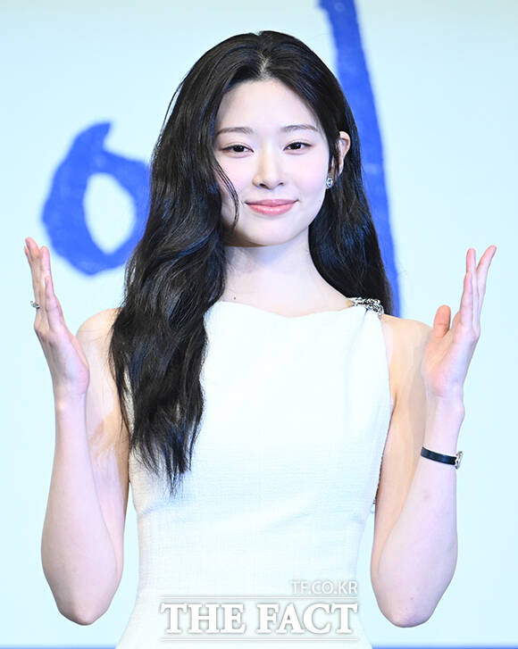 배우 김민주가 5일 오후 서울 구로구 더 링크 서울 호텔에서 열린 JTBC 새 금요시리즈 '샤이닝' 제작발표회에 참석해 포즈를 취하고 있다. /박헌우 기자