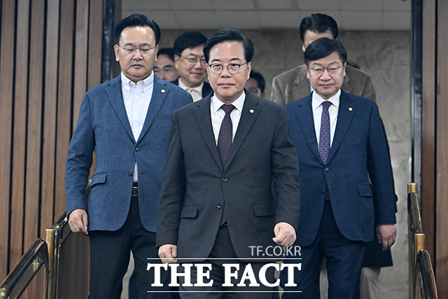 송언석 국민의힘 원내대표가 6일 오전 서울 여의도 국회에서 열린 원내대책회의에 참석하고 있다./국회=남용희 기자