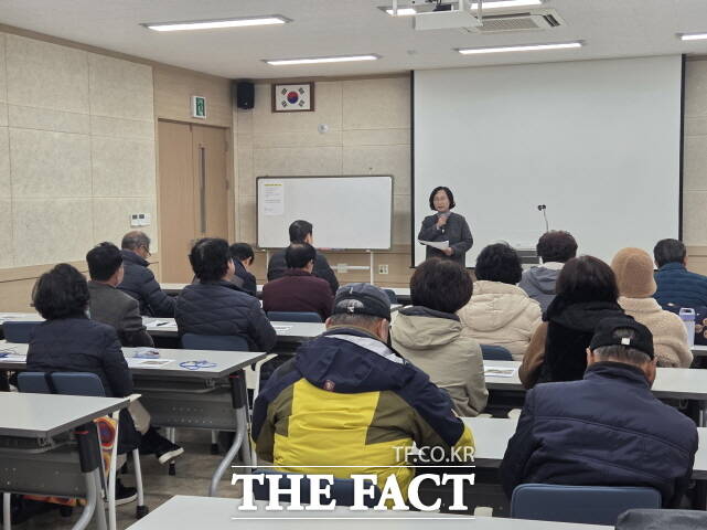 세종시 농업기술센터가 6일 화훼재배 전문가 양성을 위한 화훼재배 마스터 과정을 개강했다. /세종시