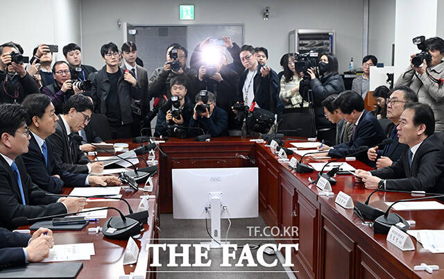 중동 상황 관련 경제분야 대응 방향 실무당정협의에서 발언하는 구윤철 부총리 겸 재경부 장관.