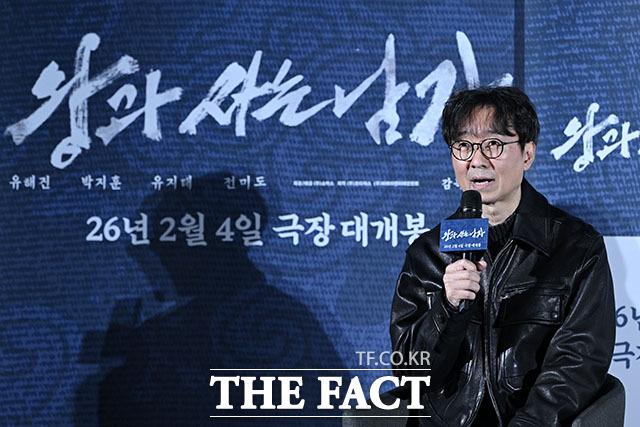 장항준 감독이 영화 왕과 사는 남자가 천만 관객 돌파를 앞두고 흥행 소감을 전했다. 그는 많은 분께 축하 연락을 받아 감사한 마음으로 하루 종일 답장을 보내고 있다고 말했다. /남용희 기자