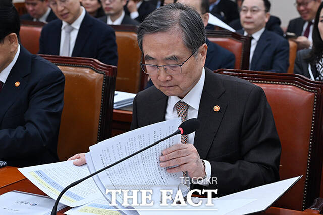 '중동 사태 현안 관련' 의원 질의 듣는 조 장관.