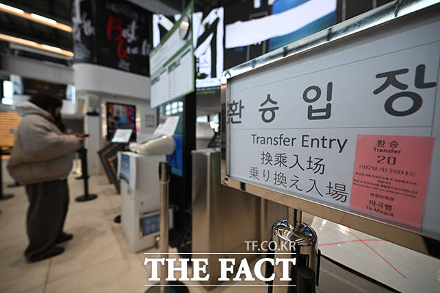 환승센터 역할하는 여의도 선착장.