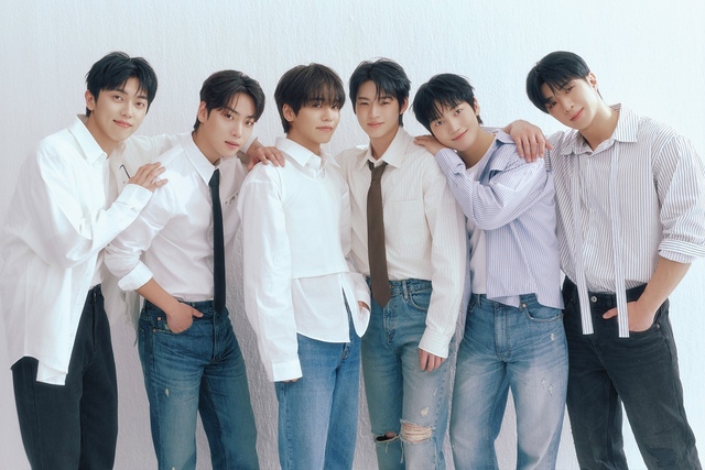 그룹 온앤오프 멤버 민균 이션 유토 효진 승준 와이엇(왼쪽부터)이 케이아이엔터테인먼트 전속계약을 체결했다. /케이아이엔터테인먼트