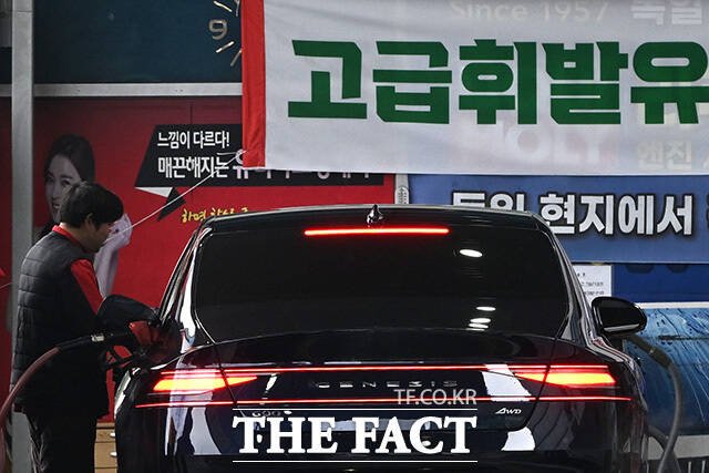 영등포구의 또 다른 주유소 안내판에 휘발유 가격이 2315원으로 적혀 있다.