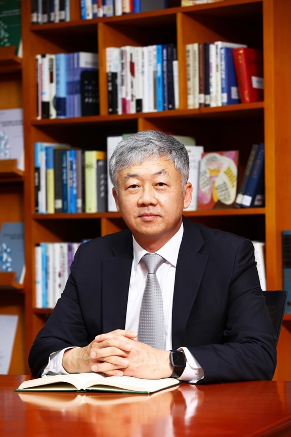 2년 임기의 신임 사외이사 최종 후보에는 연태훈 한국금융연구원 선임연구위원(사진)이 추천됐다. /KB국민은행