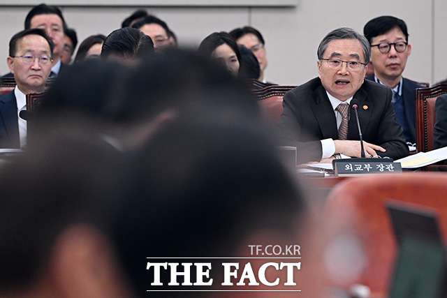 '중동 사태 현안 관련' 의원 질의 듣는 조 장관.