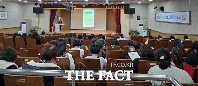 전남도가 사회조사 조사원들을 대상으로 사전 교육을 실시하고 있다. /전남도