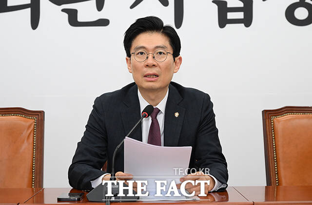 조정훈 국민의힘 인재영입위원장이 6일 오전 서울 여의도 국회에서 인재영입위 3차 영입인재를 발표하고 있다. /국회=박헌우 기자