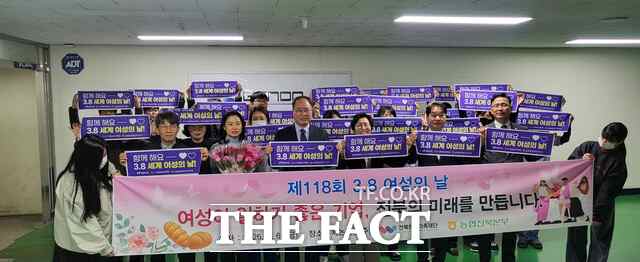 6일 전북 여성친화기업 제논전장에서 성평등 조직문화 확산을 위한 기념행사가 열리고 있다. /전북도