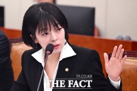  '징계 효력 정지' 외통위서 질의하는 배현진 의원 [TF사진관]