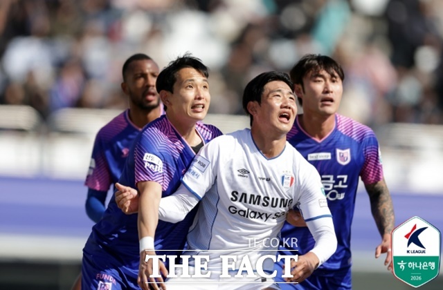 후반 페널티킥을 실축한 뒤 헤더 결승골을 성공시킨 수원삼성의 김지현./K리그