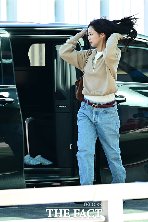 프랑스 파리 출국 앞둔 제니.