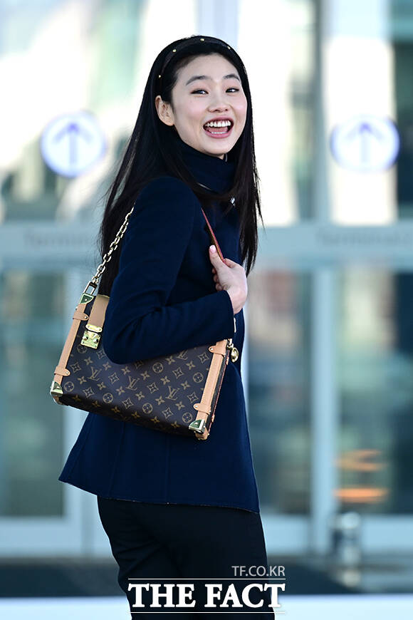 사진기자들이 '멋진 턴'을 기대하며 연신 