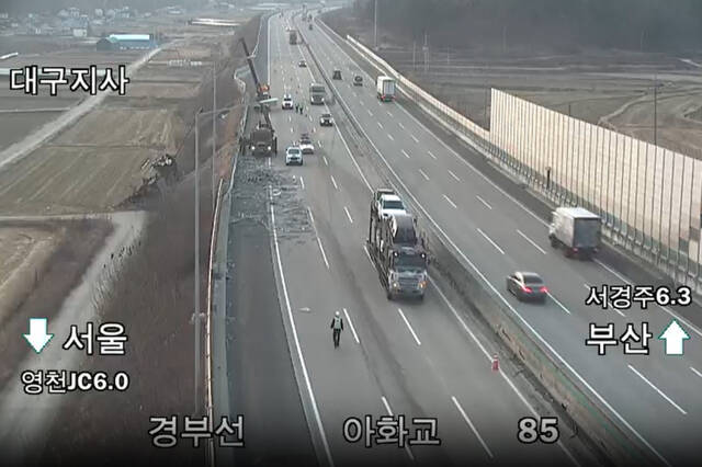 경부고속도로 경주 구간 사고 현장. /고속도로 CCTV