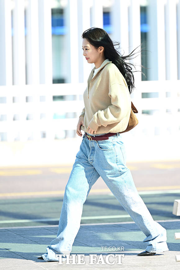 편한 차림의 제니.