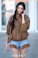  미야오 가원 '꽃샘 추위' 잊은 패션 감각 [TF사진관]