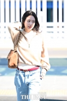  제니, 아침 햇살 한 몸에 받으며 파리 출국 [TF사진관]