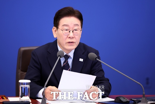 이재명 대통령은 10일 상생을 실천하는 기업인과의 대화를 주제로 간담회를 주재한다. 이 대통령이 6일 청와대에서 주재한 수석보좌관회의에서 발언하고 있다.