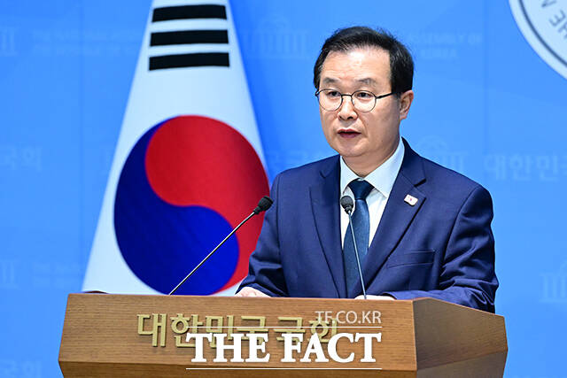 이건태 더불어민주당 의원이 8일 오전 서울 여의도 국회 소통관에서 쌍방울 대북 송금 사건과 관련해 기자회견을 하고 있다. /국회=남윤호 기자