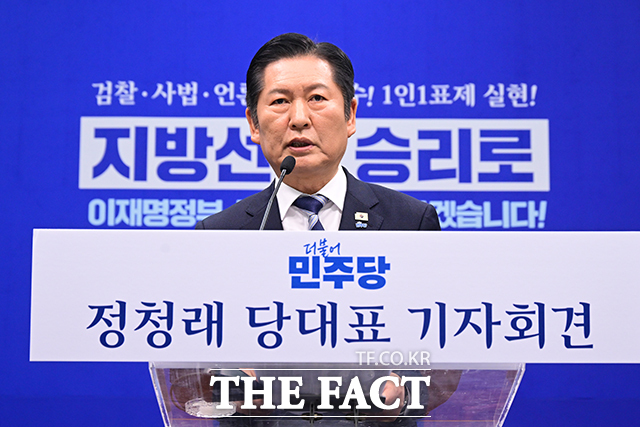 정청래 더불어민주당 대표가 8일 오전 서울 여의도 국회에서 취임 후 두 번째 기자회견을 열고 있다. /국회=남윤호 기자