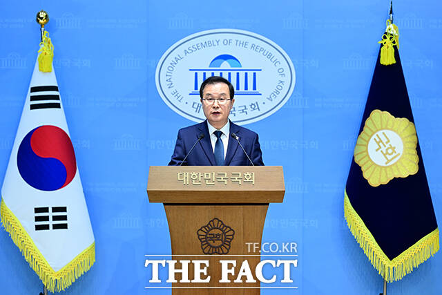 이건태 더불어민주당 의원이 8일 오전 서울 여의도 국회 소통관에서 쌍방울 대북 송금 사건과 관련해 기자회견을 하고 있다. /국회=남윤호 기자